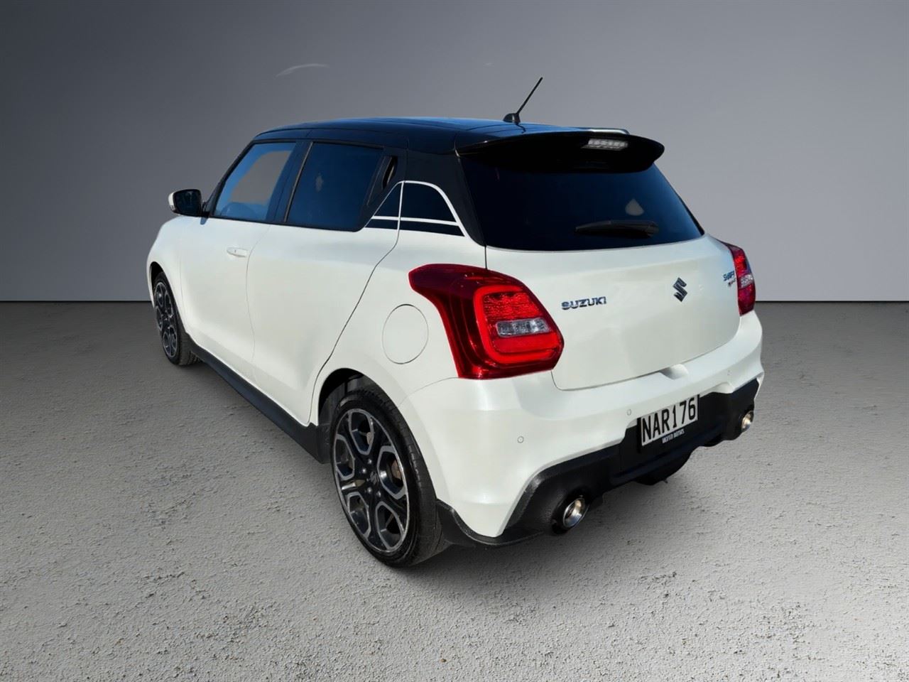 Vehicle image 4