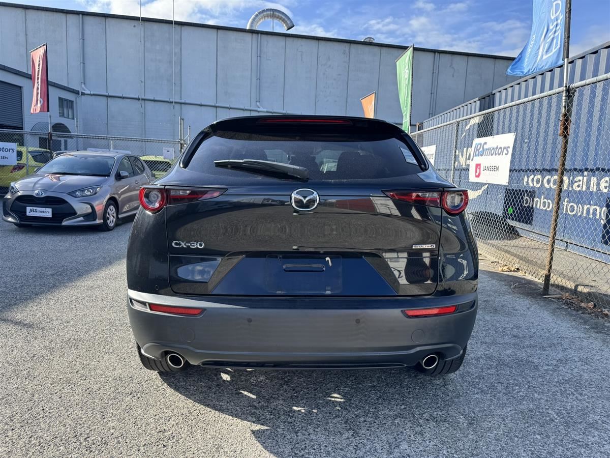 Vehicle image 5