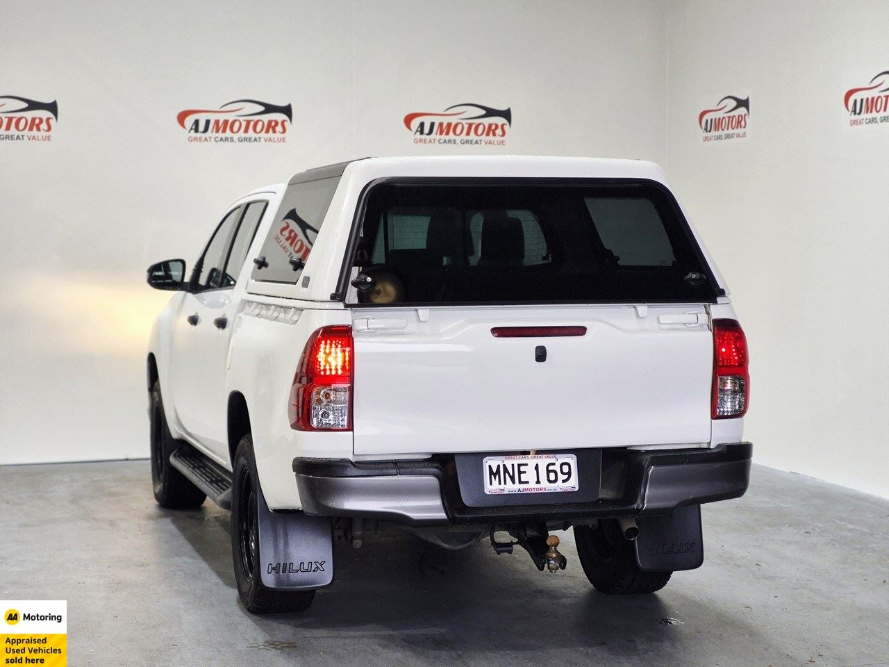 Vehicle image 5
