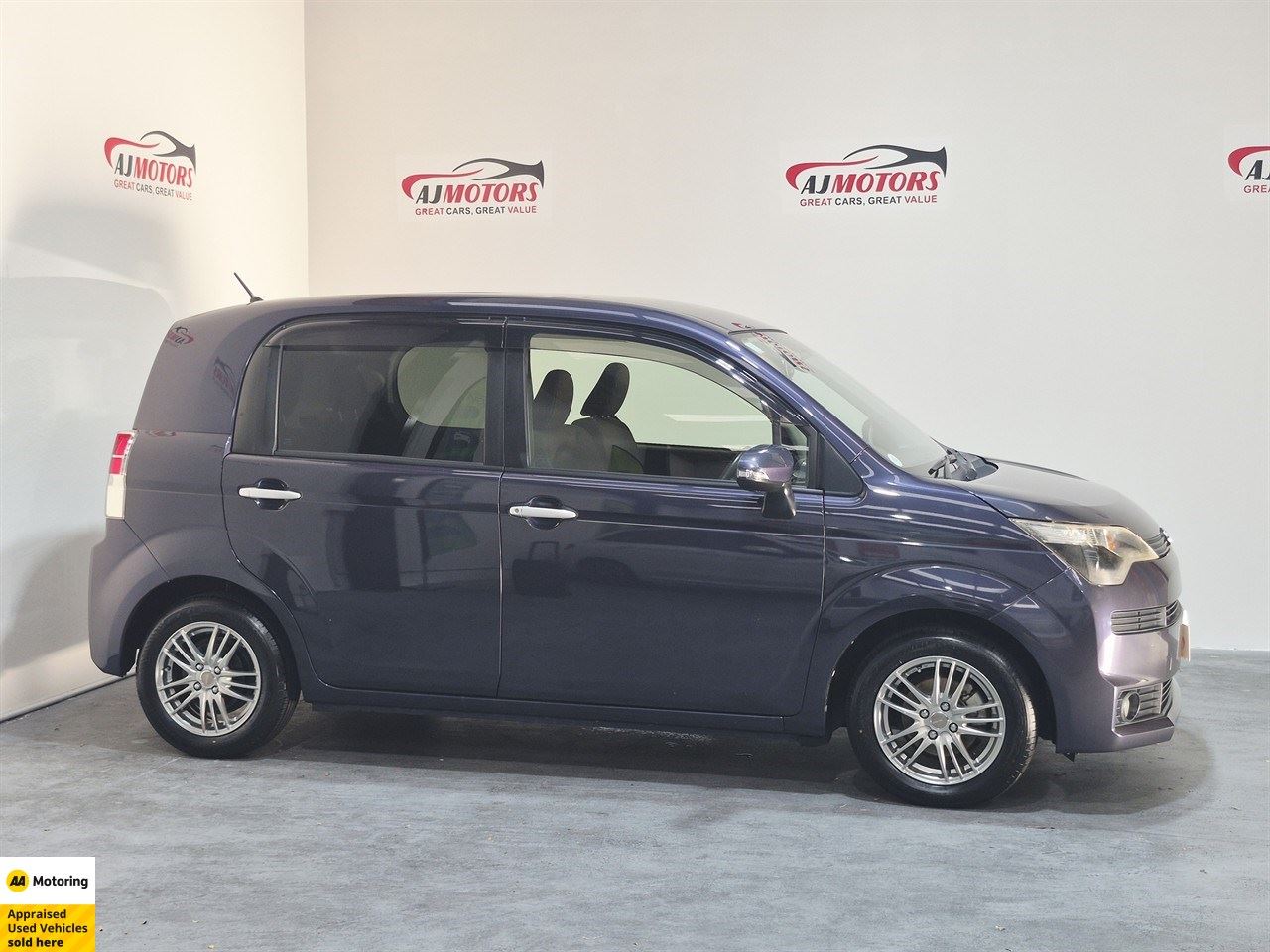 Vehicle image 3