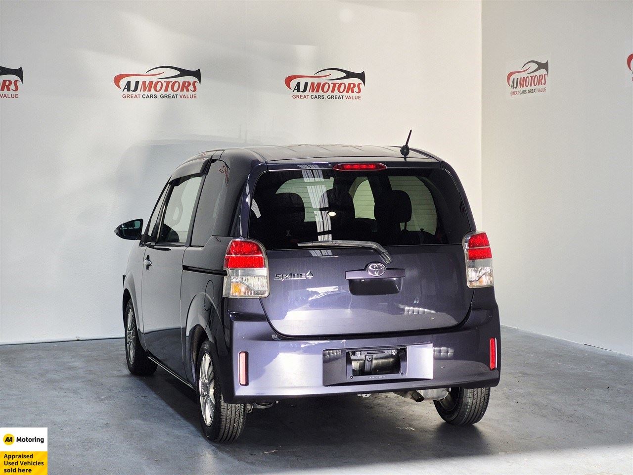 Vehicle image 5