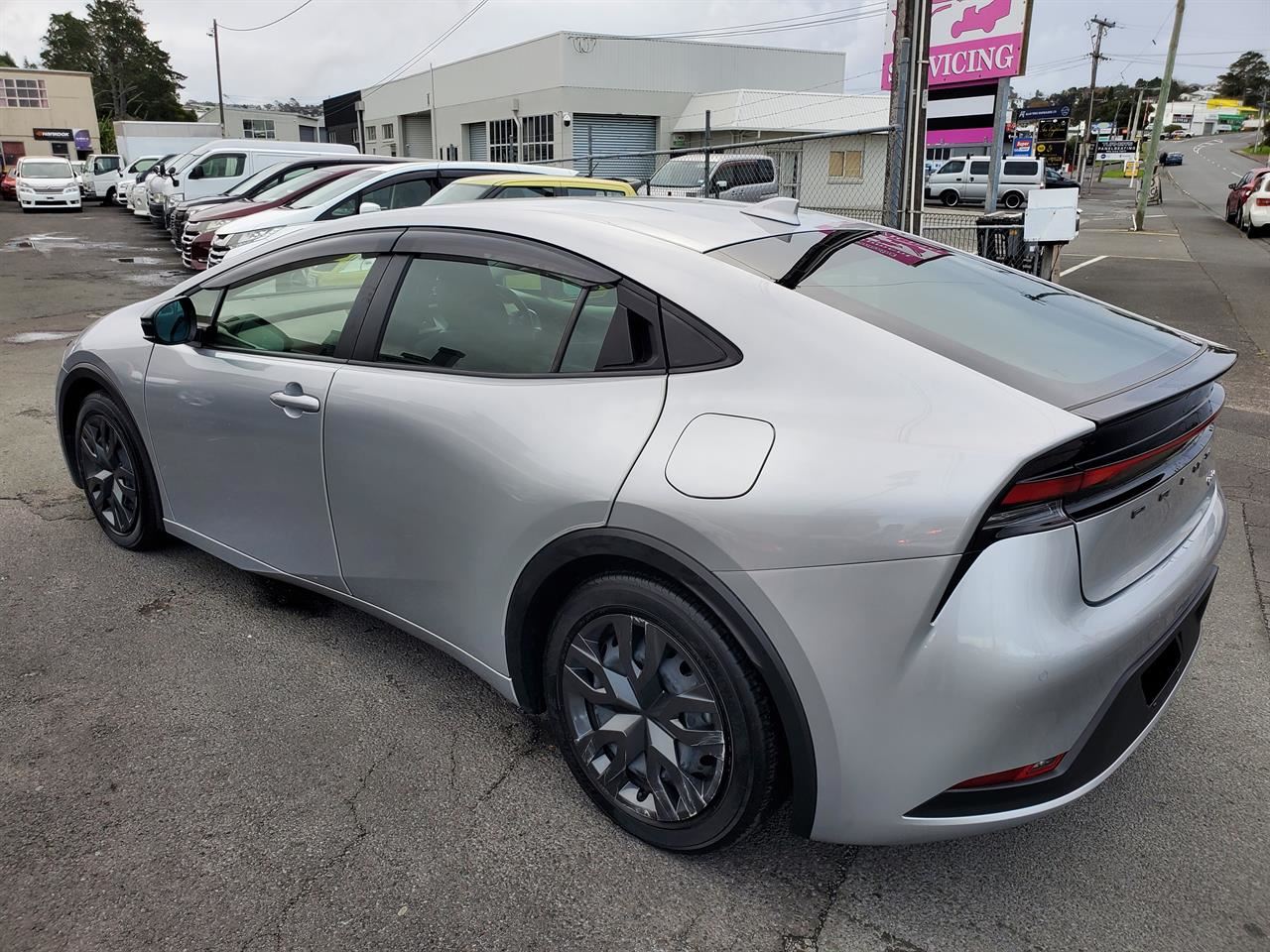 Vehicle image 5
