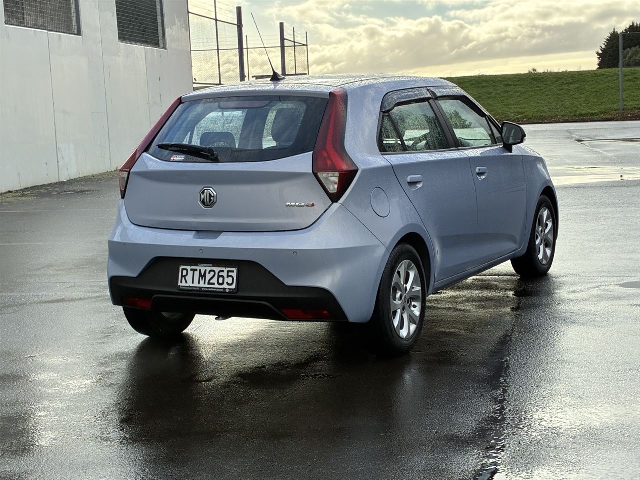 Vehicle image 3