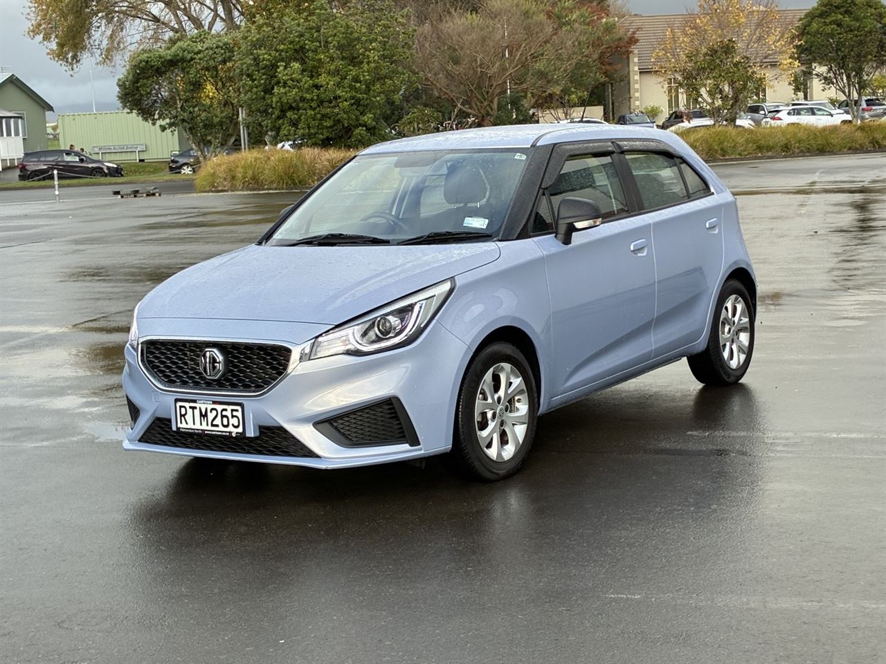 Vehicle image 5