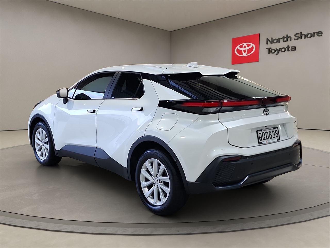 Vehicle image 5