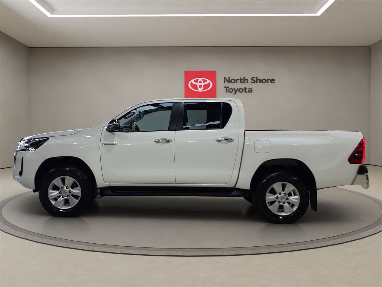 Vehicle image 4