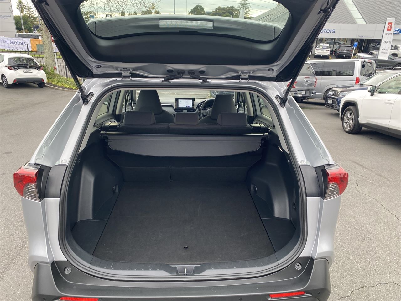 Vehicle image 5