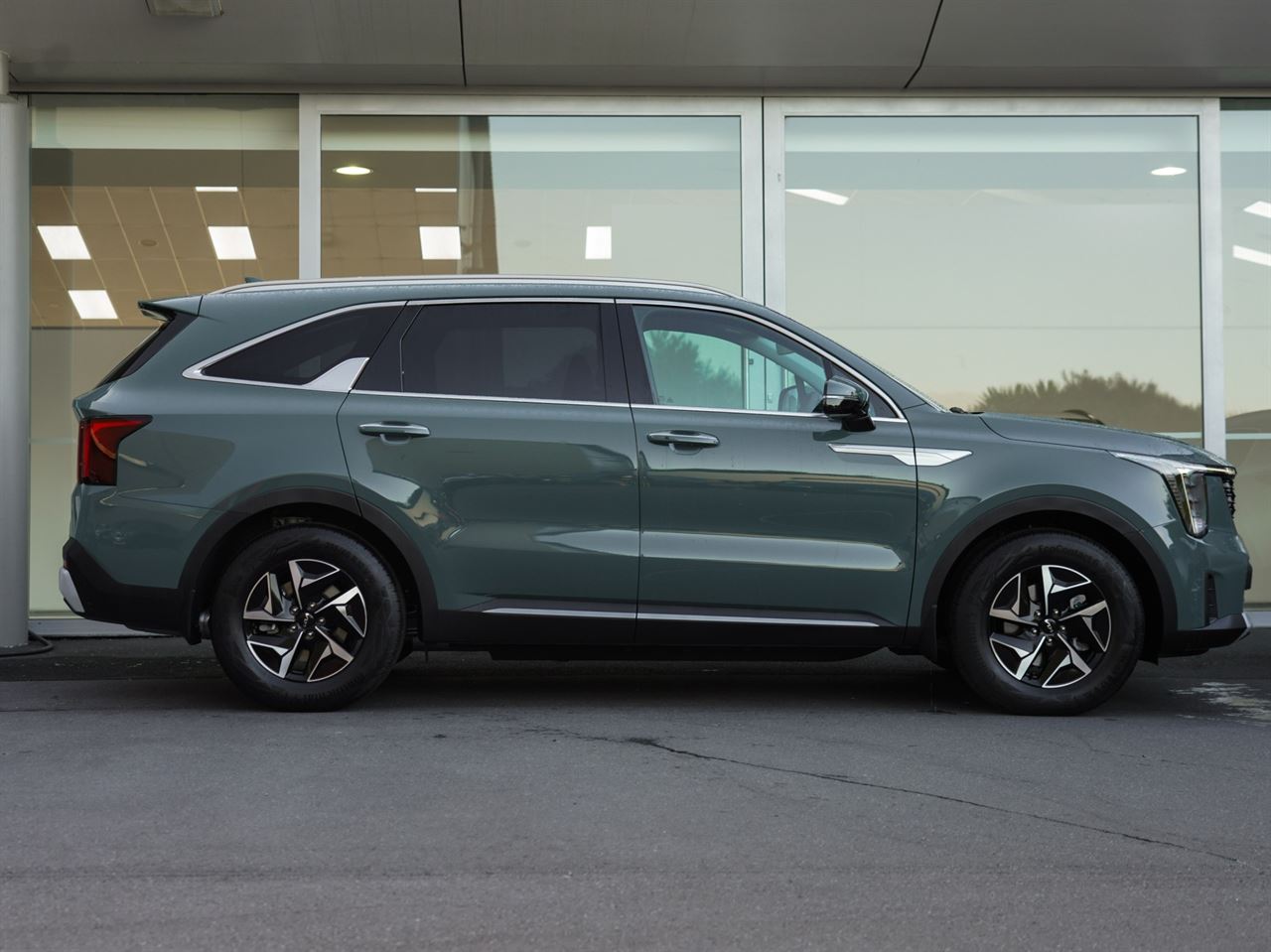 Vehicle image 3