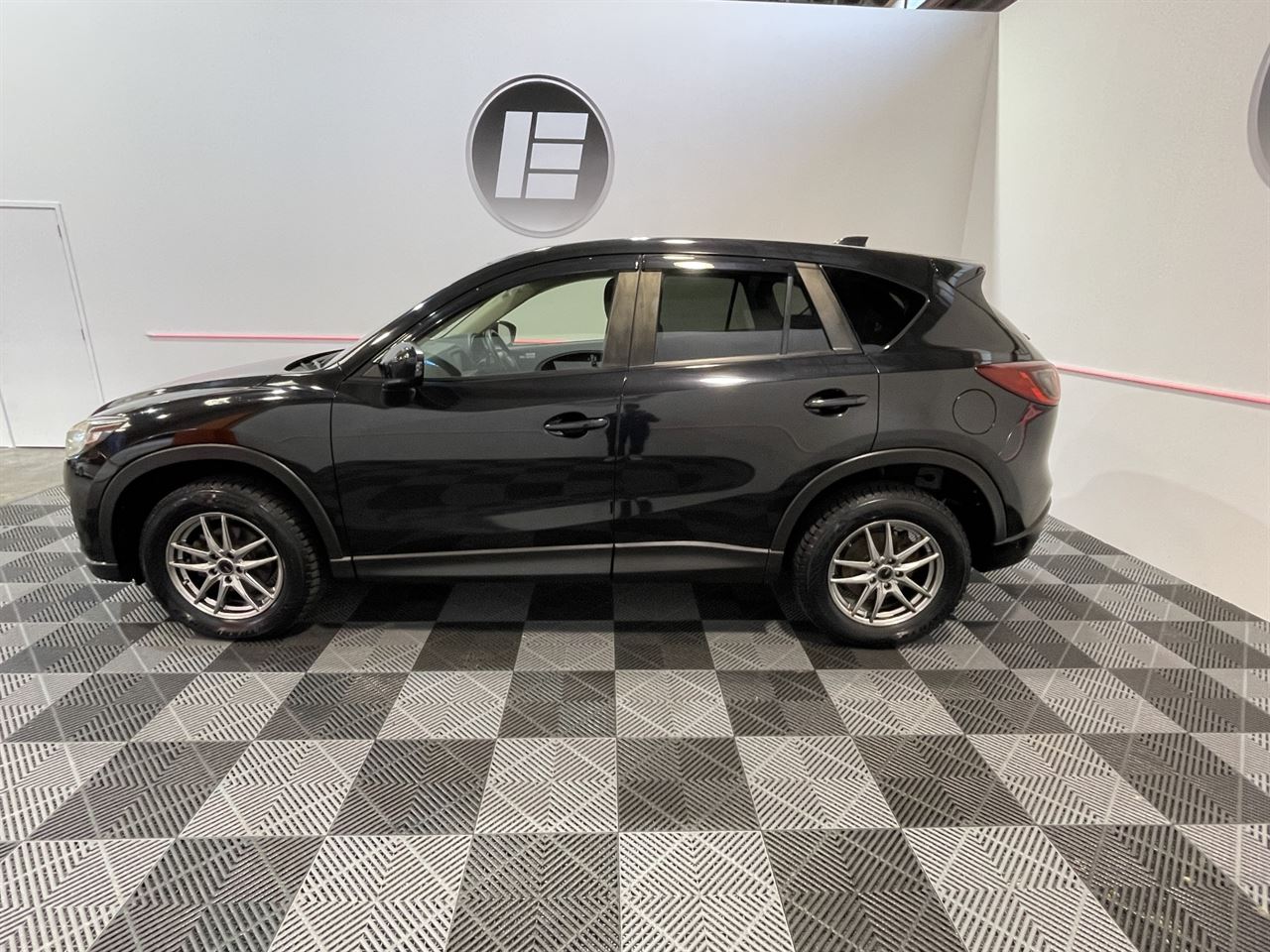 Vehicle image 5
