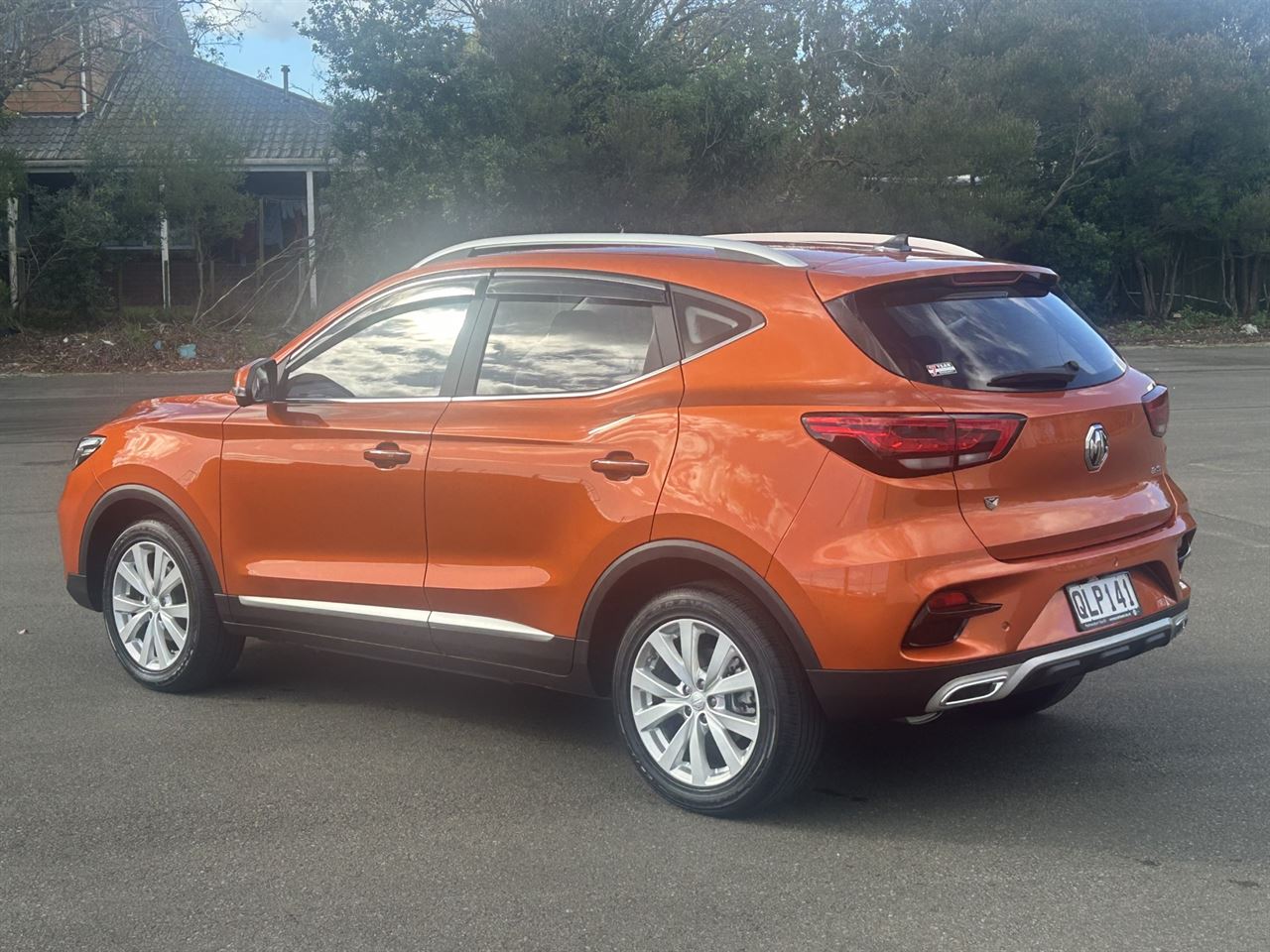 Vehicle image 4