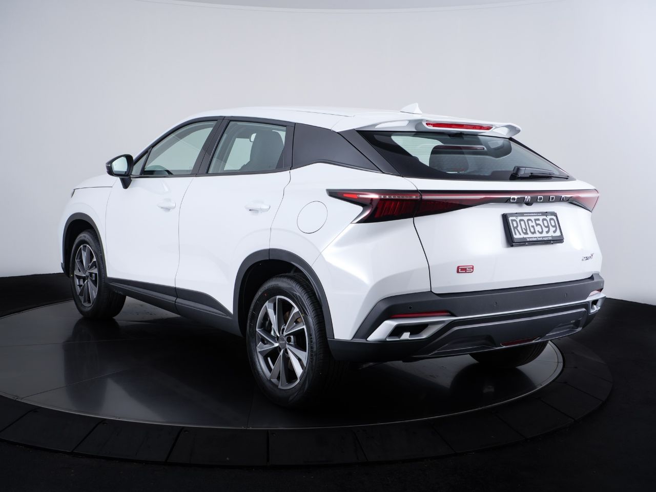 Vehicle image 5