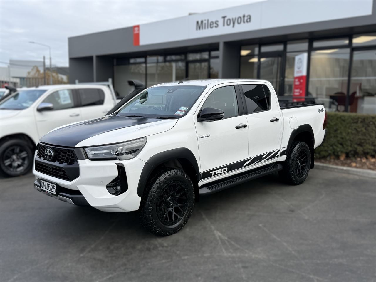 Vehicle image 3