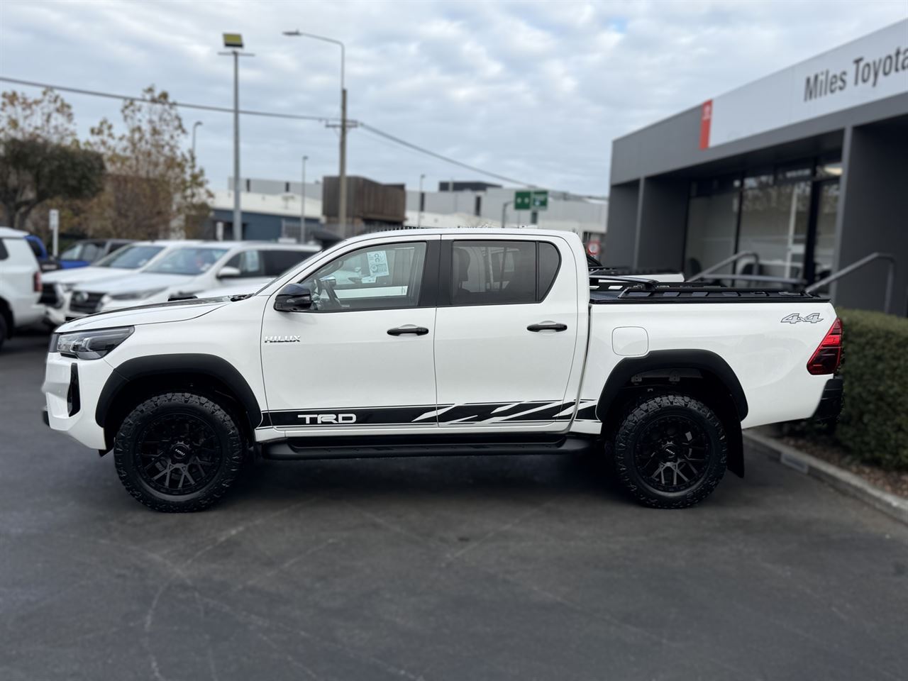 Vehicle image 4