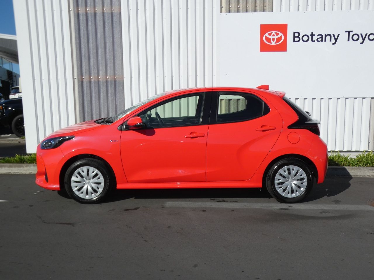 Vehicle image 5