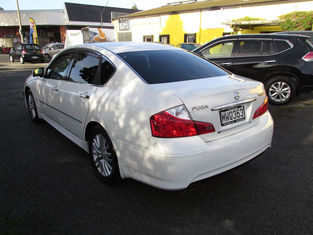 Vehicle image 4
