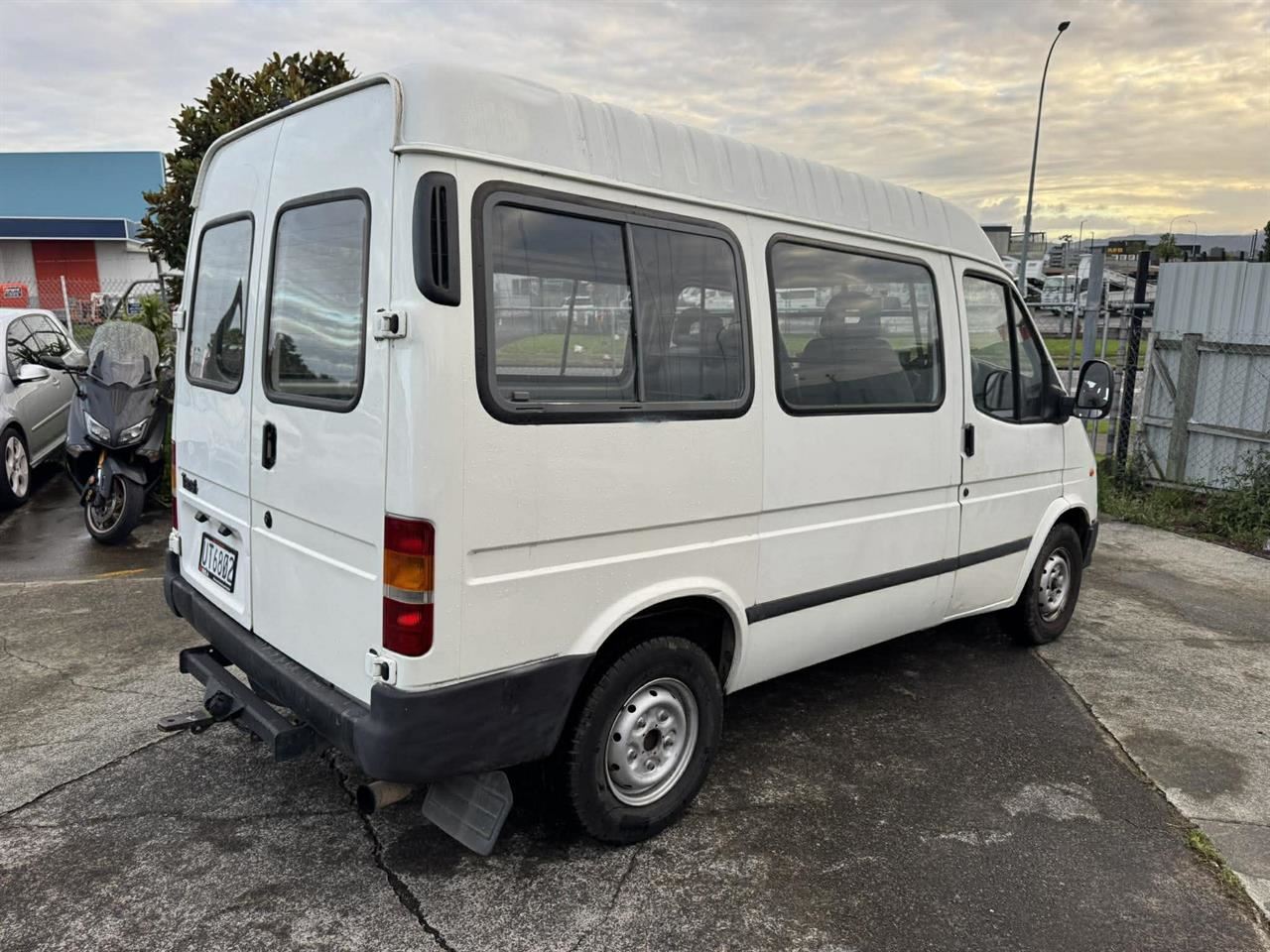 Vehicle image 5