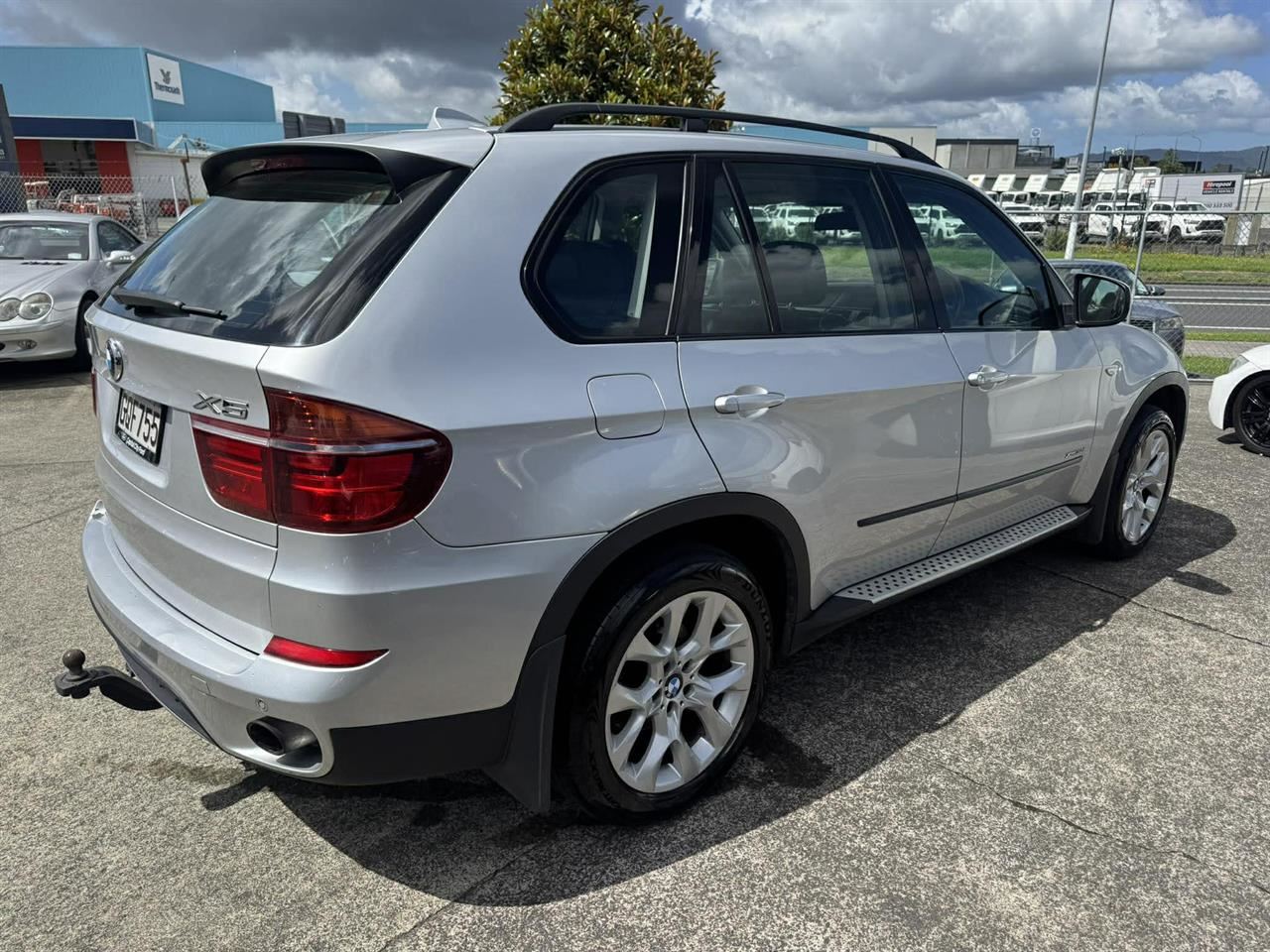 Vehicle image 5