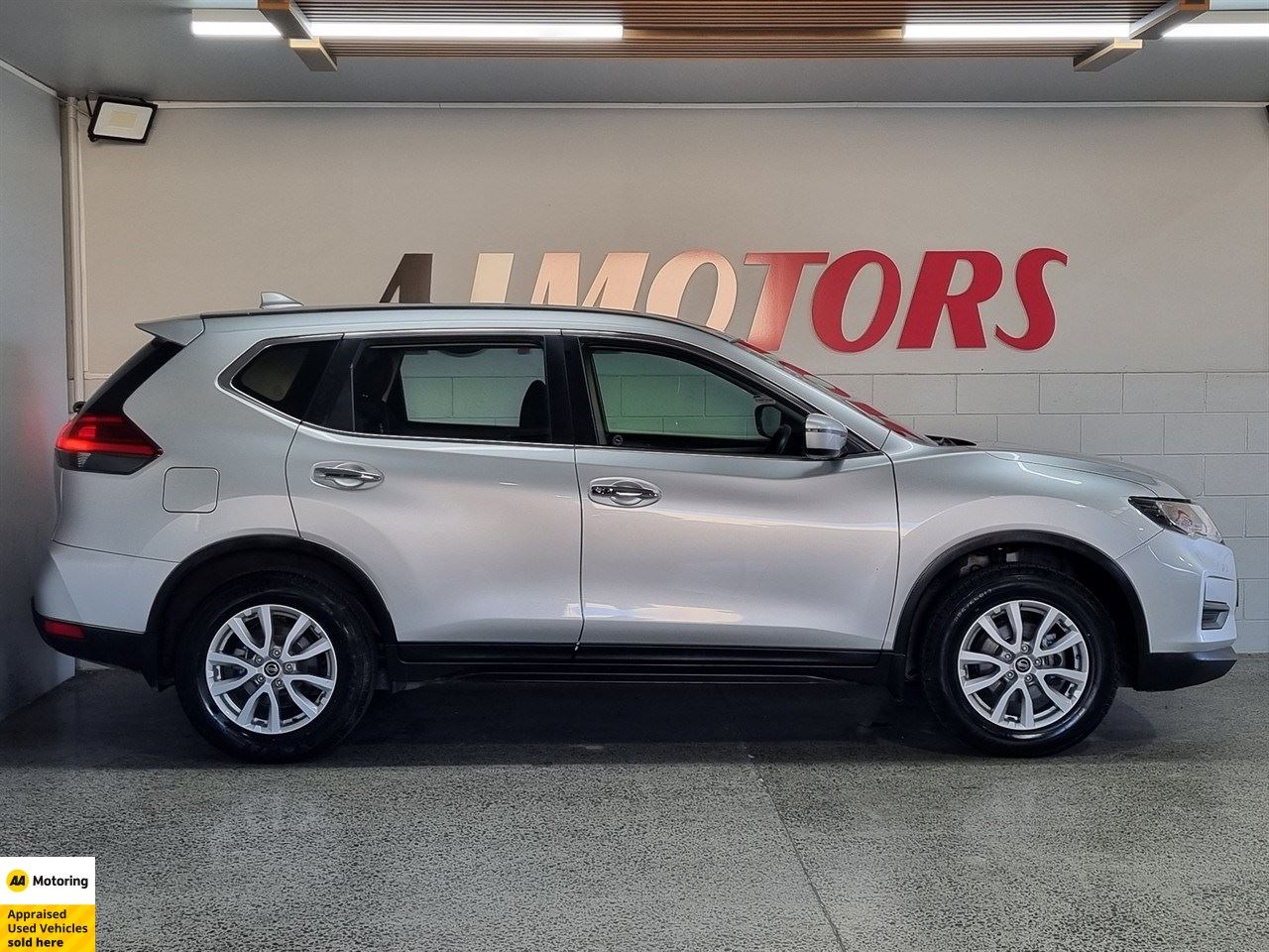 Vehicle image 5