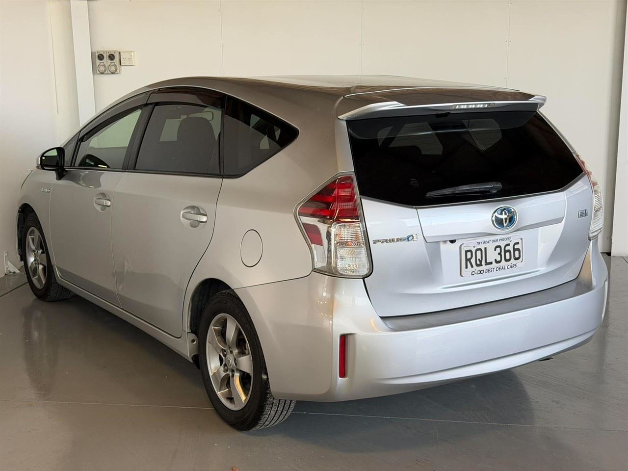 Vehicle image 4