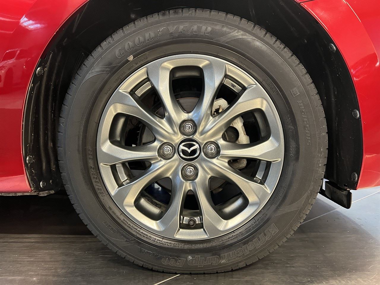 Vehicle image 5