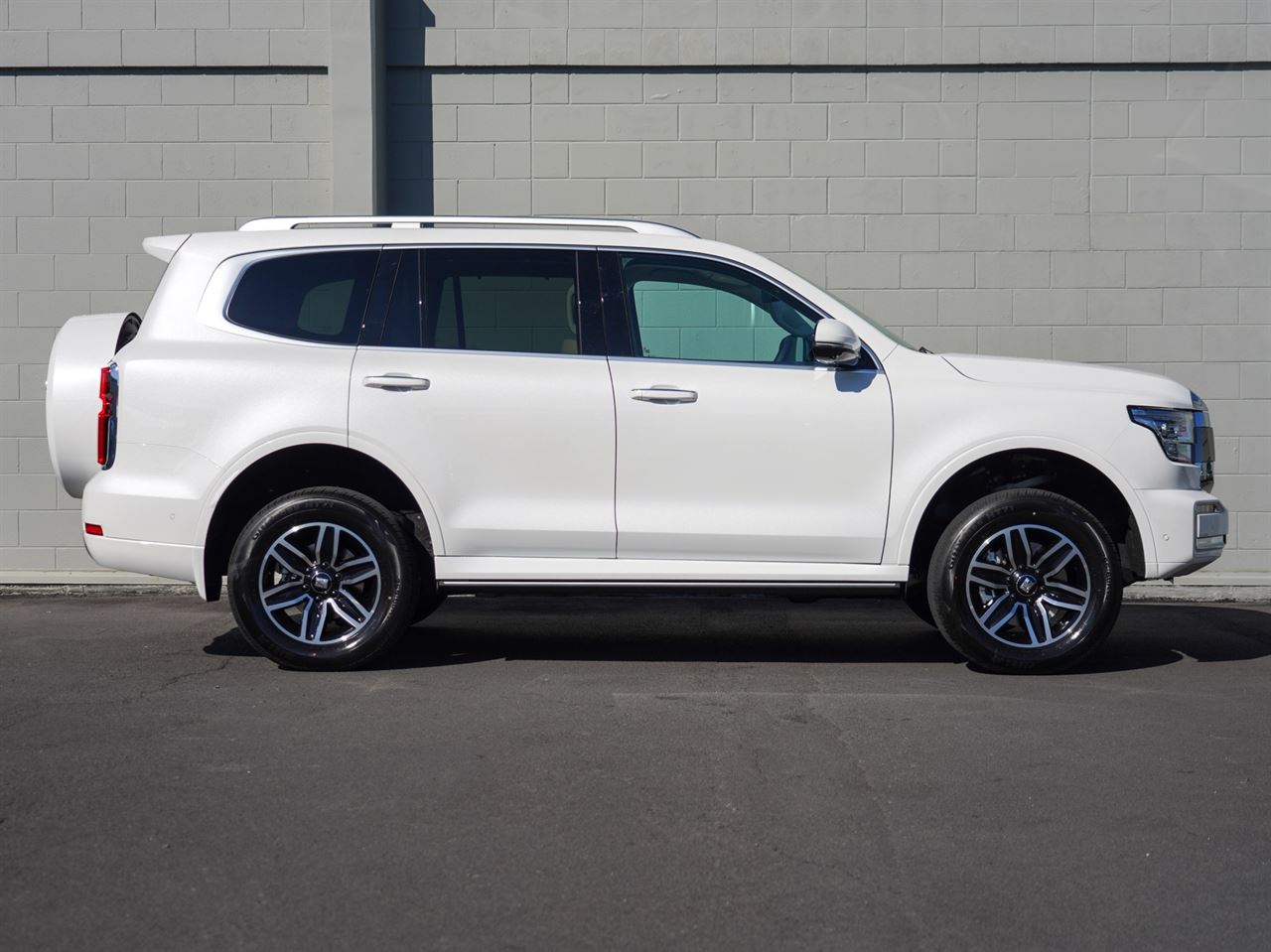 Vehicle image 3