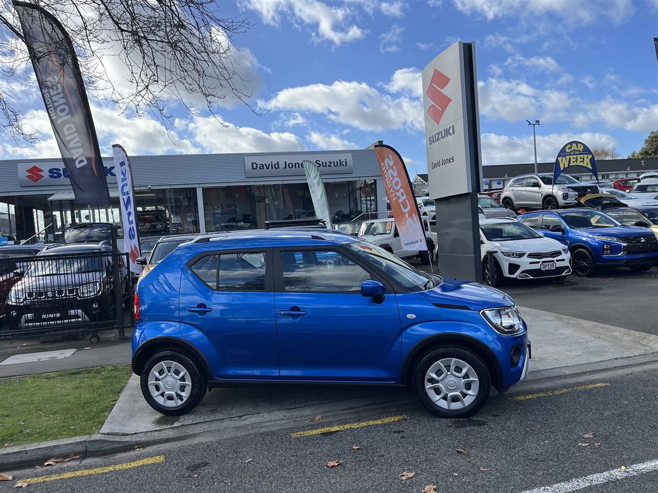 Vehicle image 3