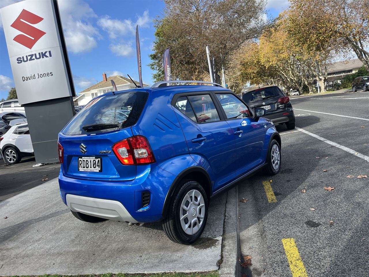 Vehicle image 4