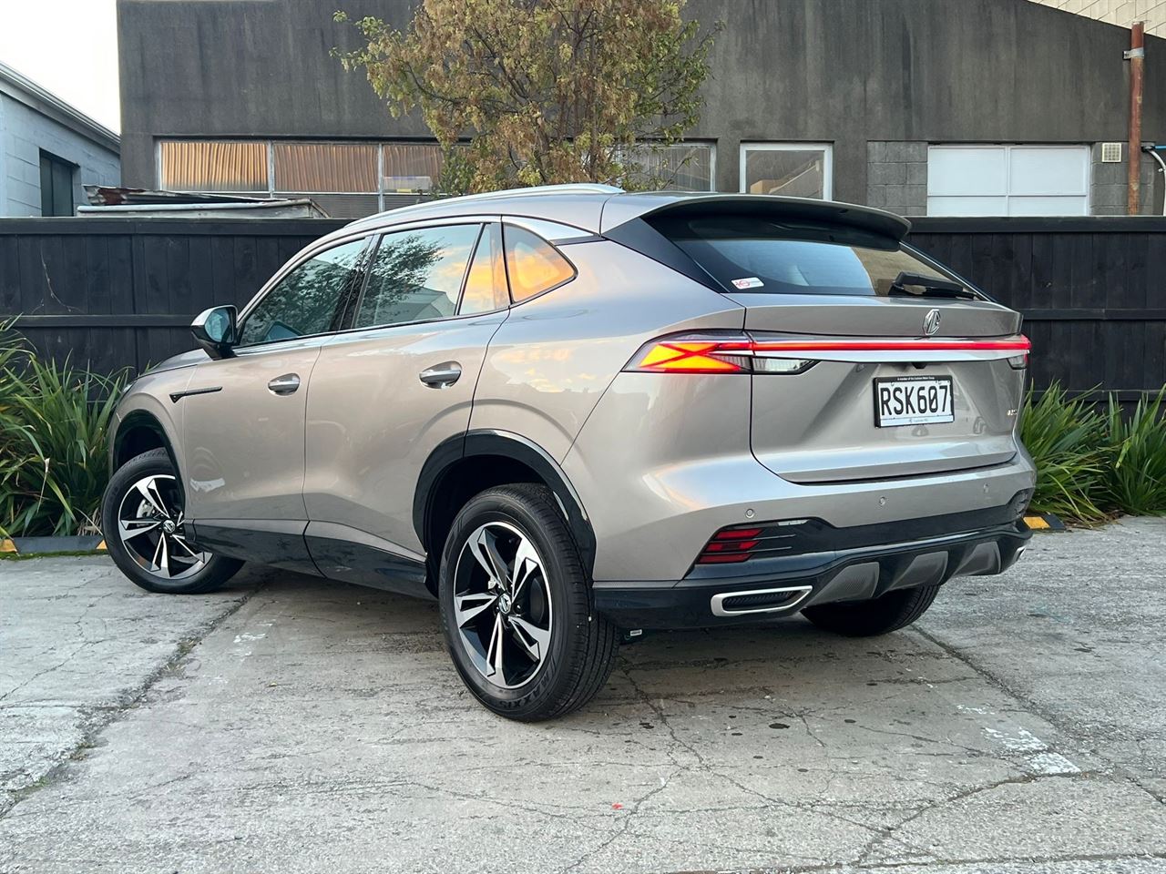 Vehicle image 5
