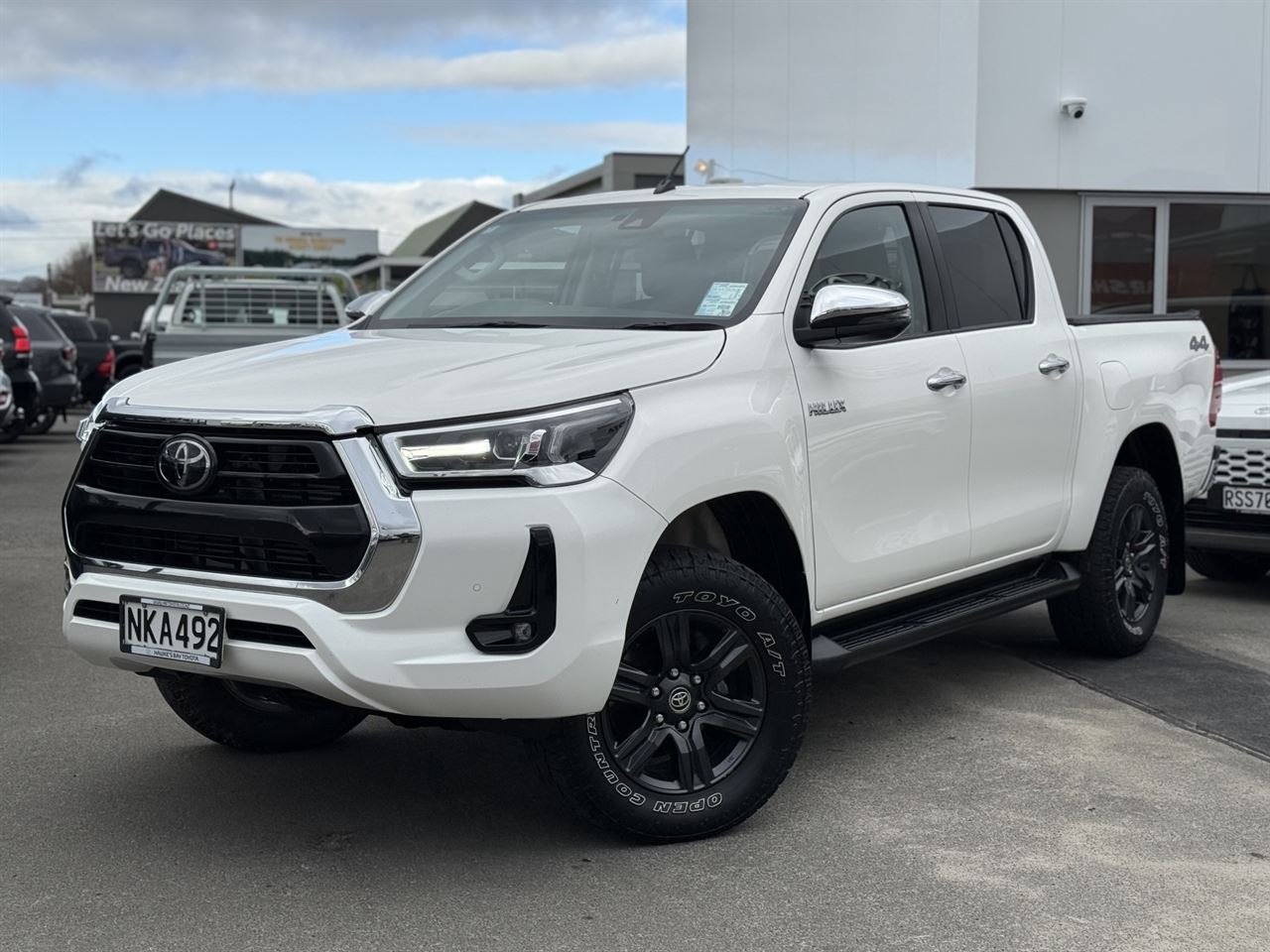 Vehicle image 5