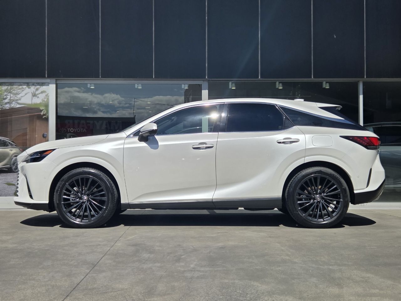 Vehicle image 5