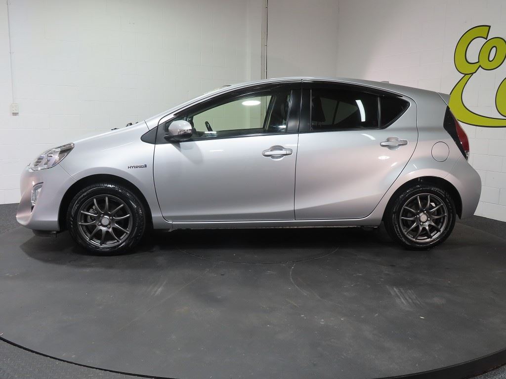 Vehicle image 4