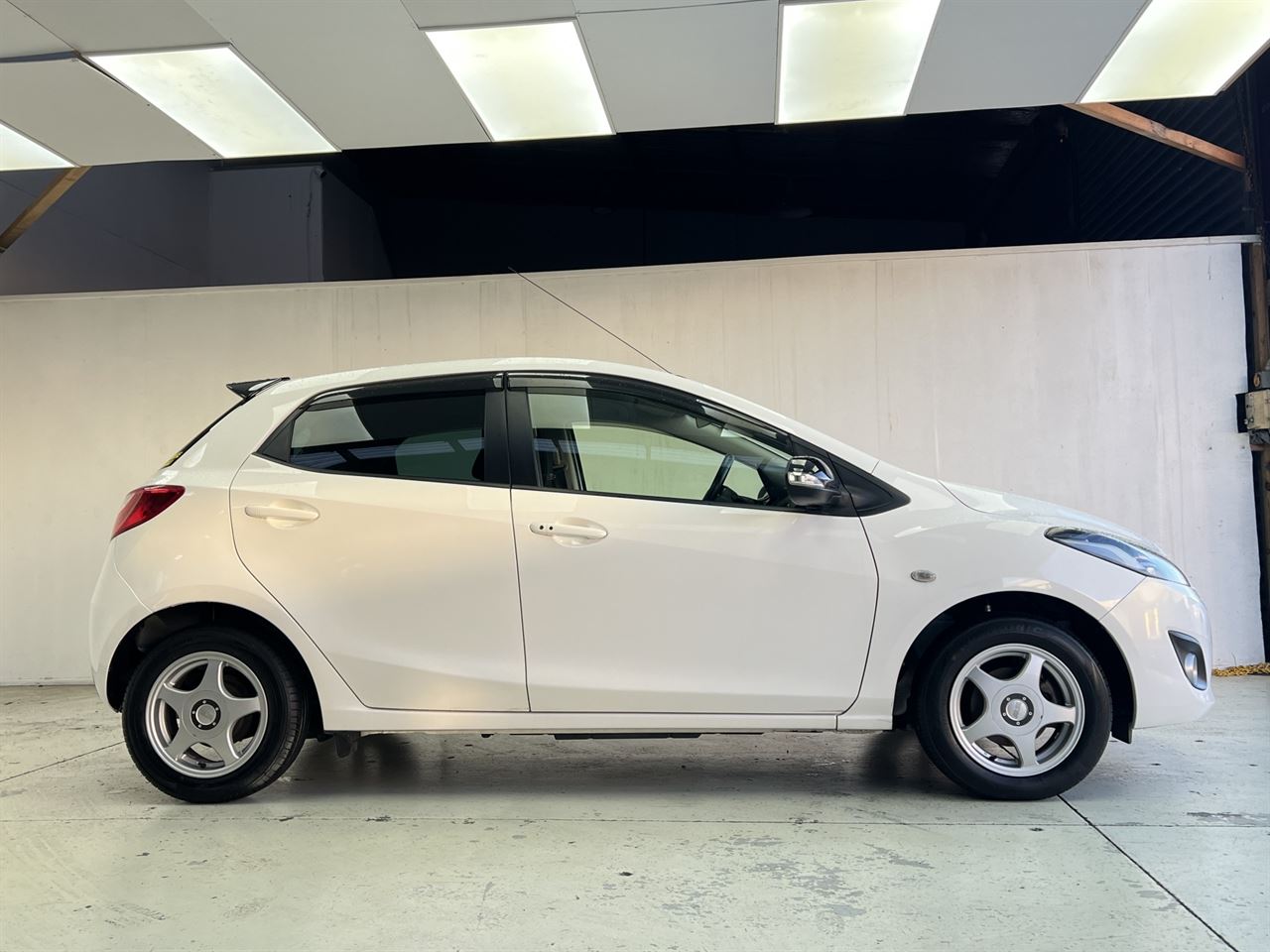 Vehicle image 5