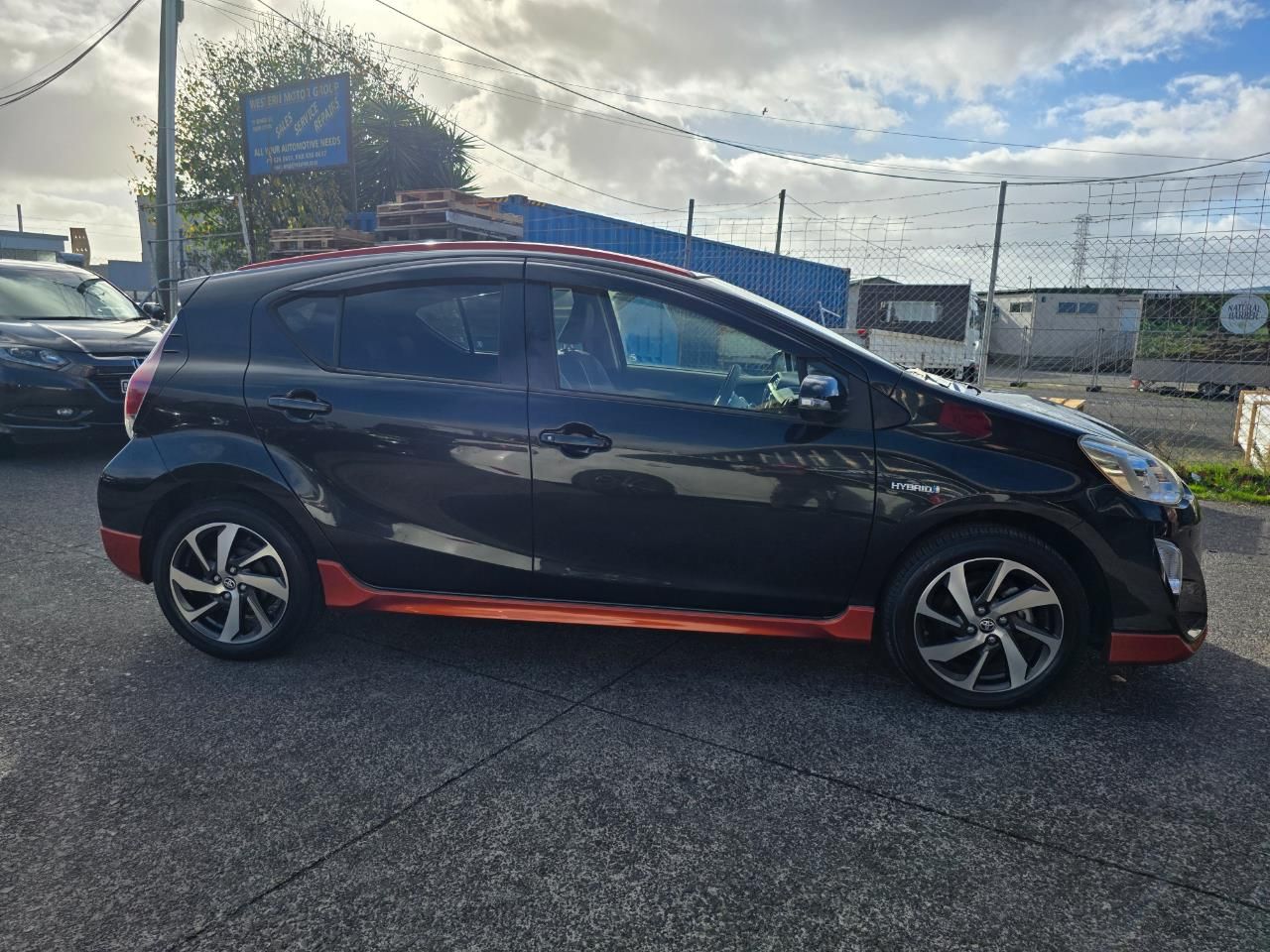 Vehicle image 5