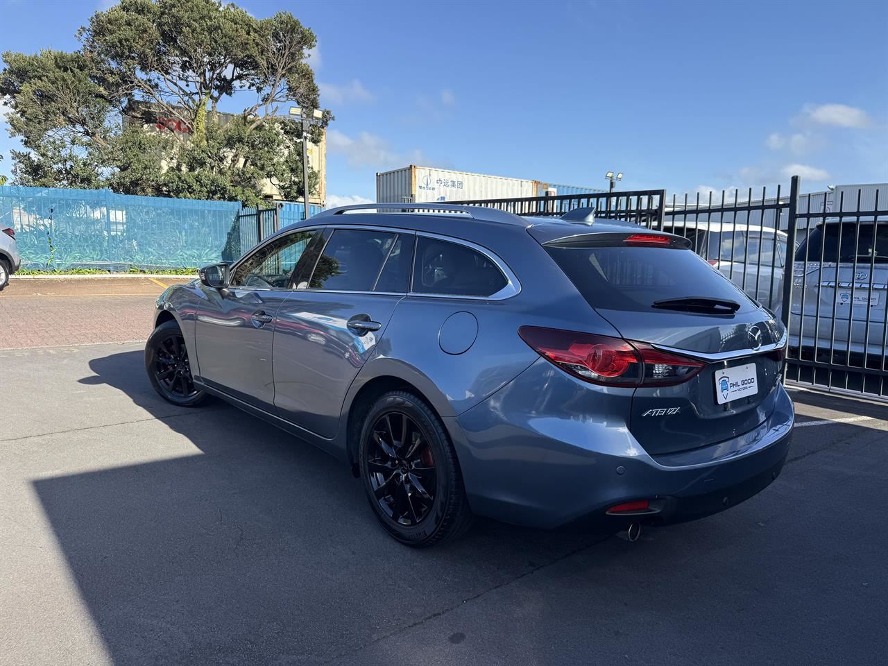 Vehicle image 4