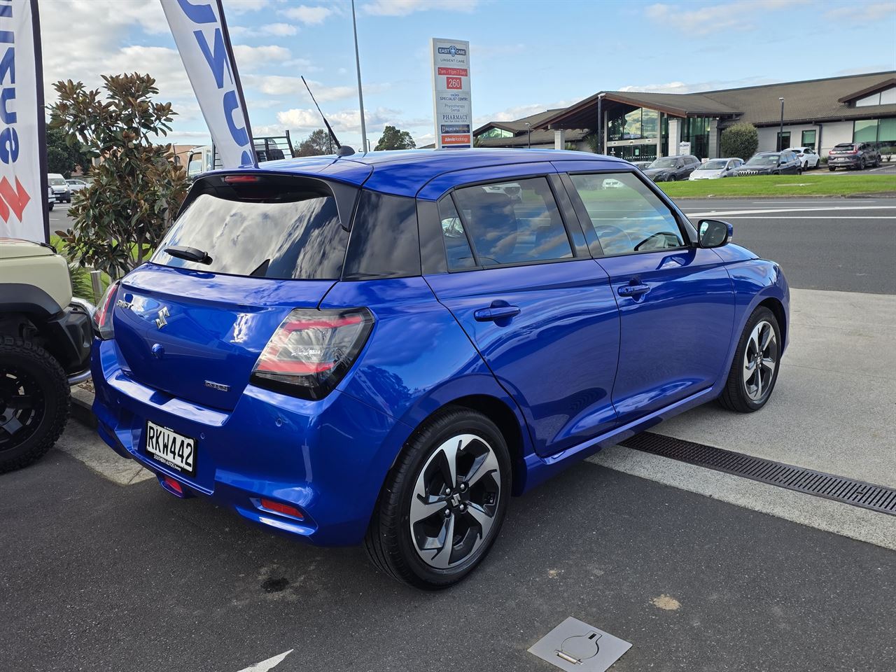 Vehicle image 5