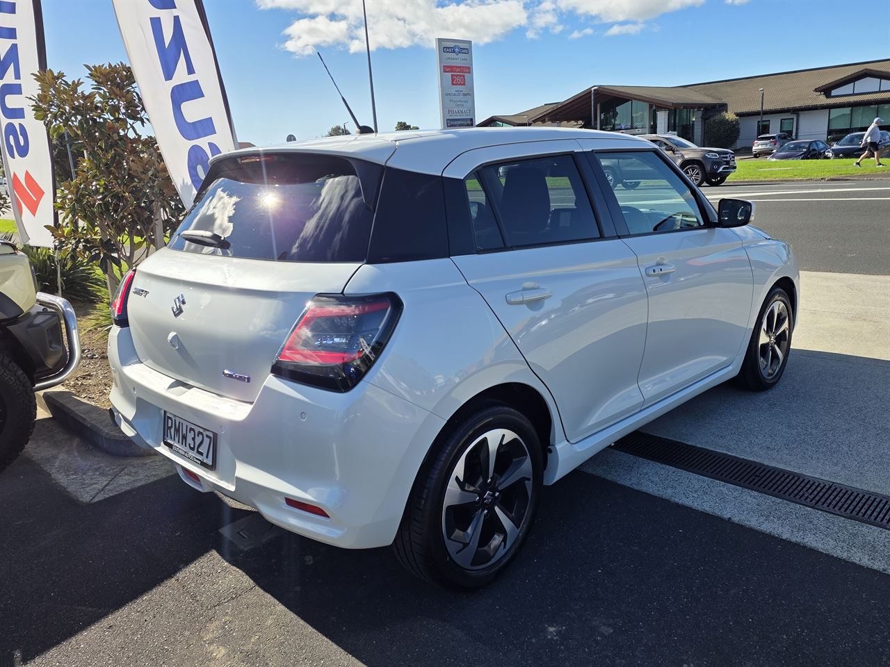 Vehicle image 5