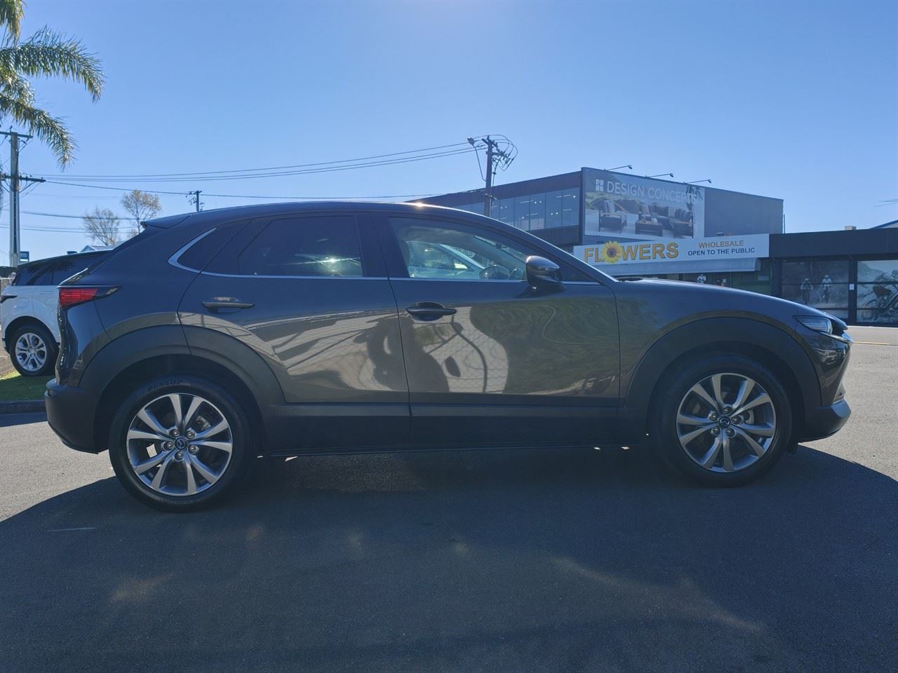 Vehicle image 5