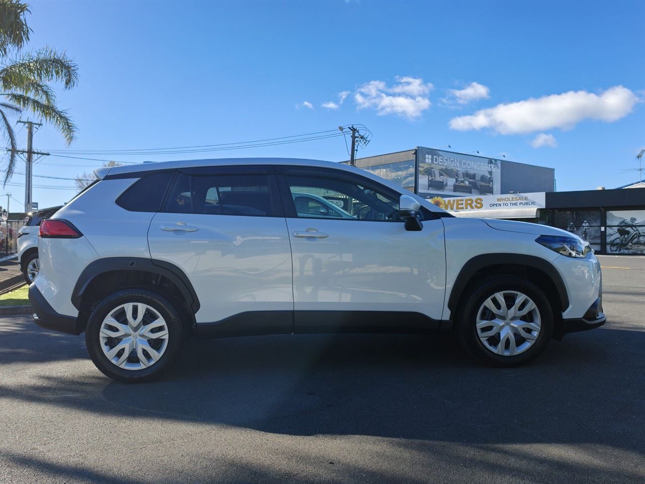Vehicle image 5