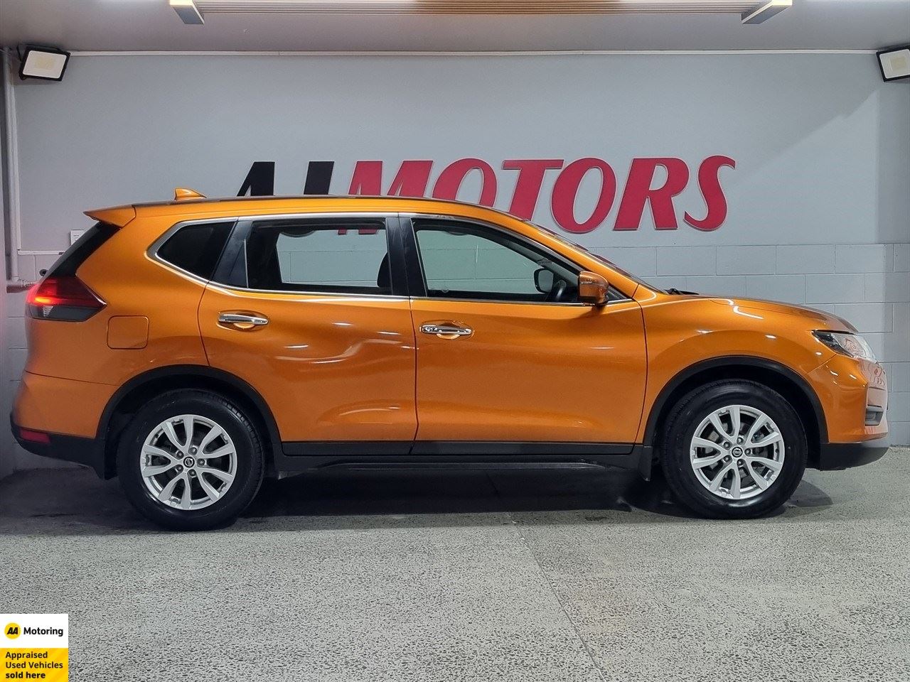 Vehicle image 5
