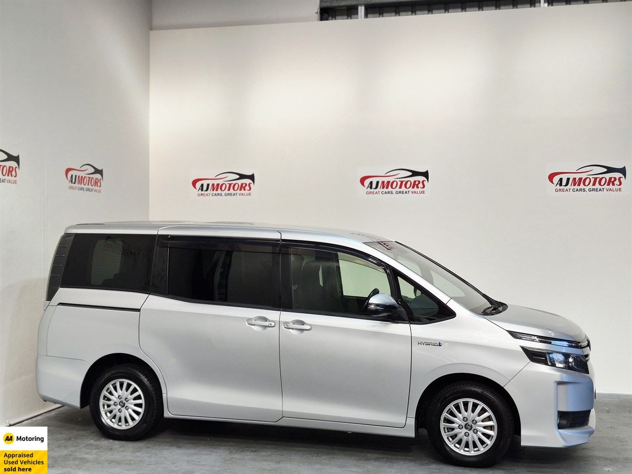 Vehicle image 3