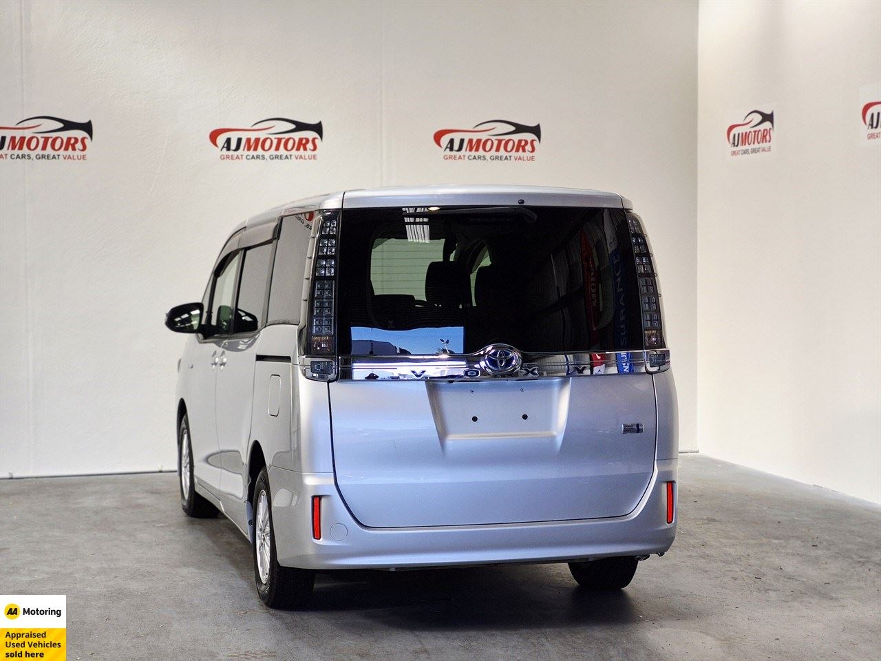 Vehicle image 5