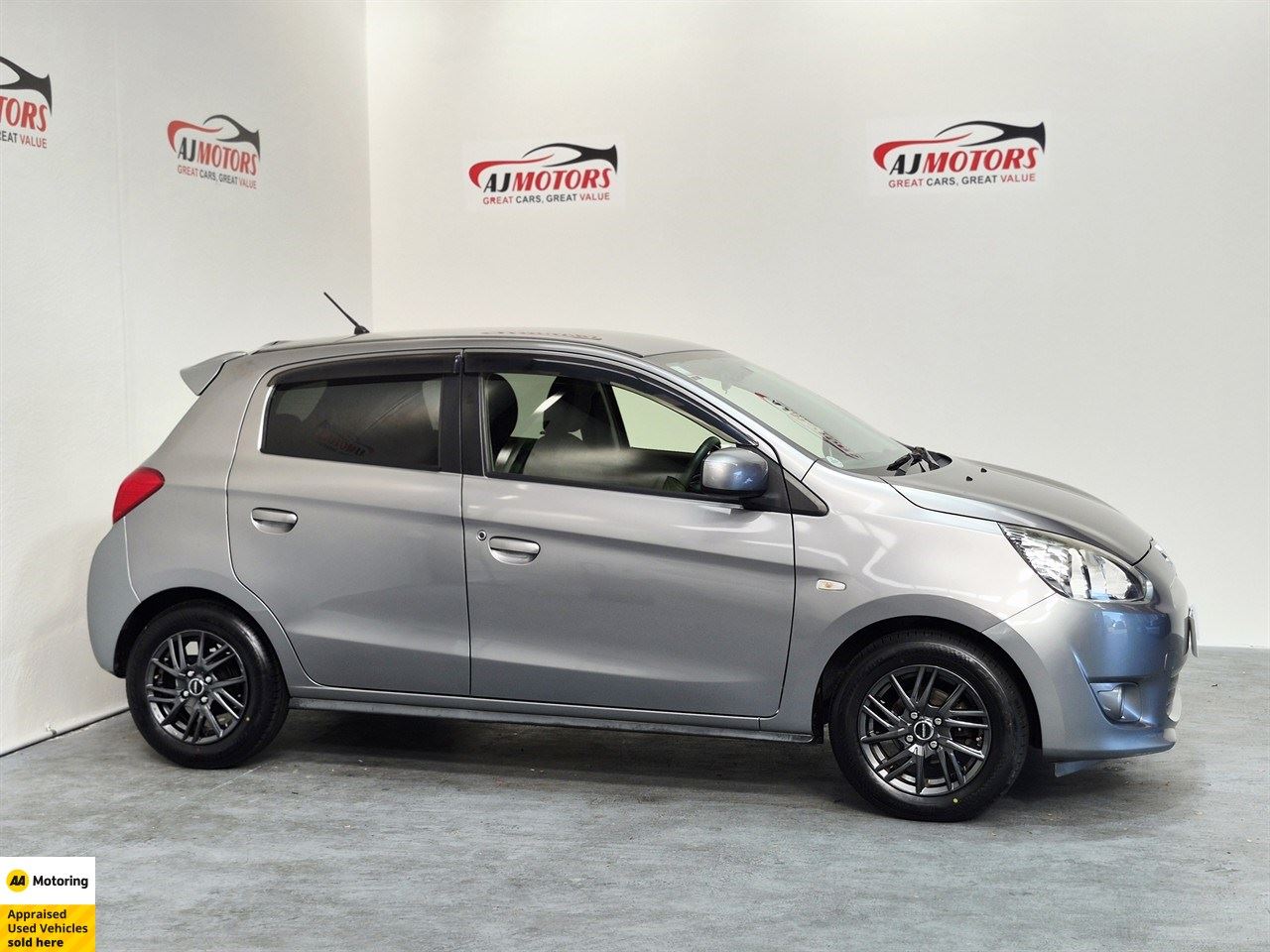 Vehicle image 3