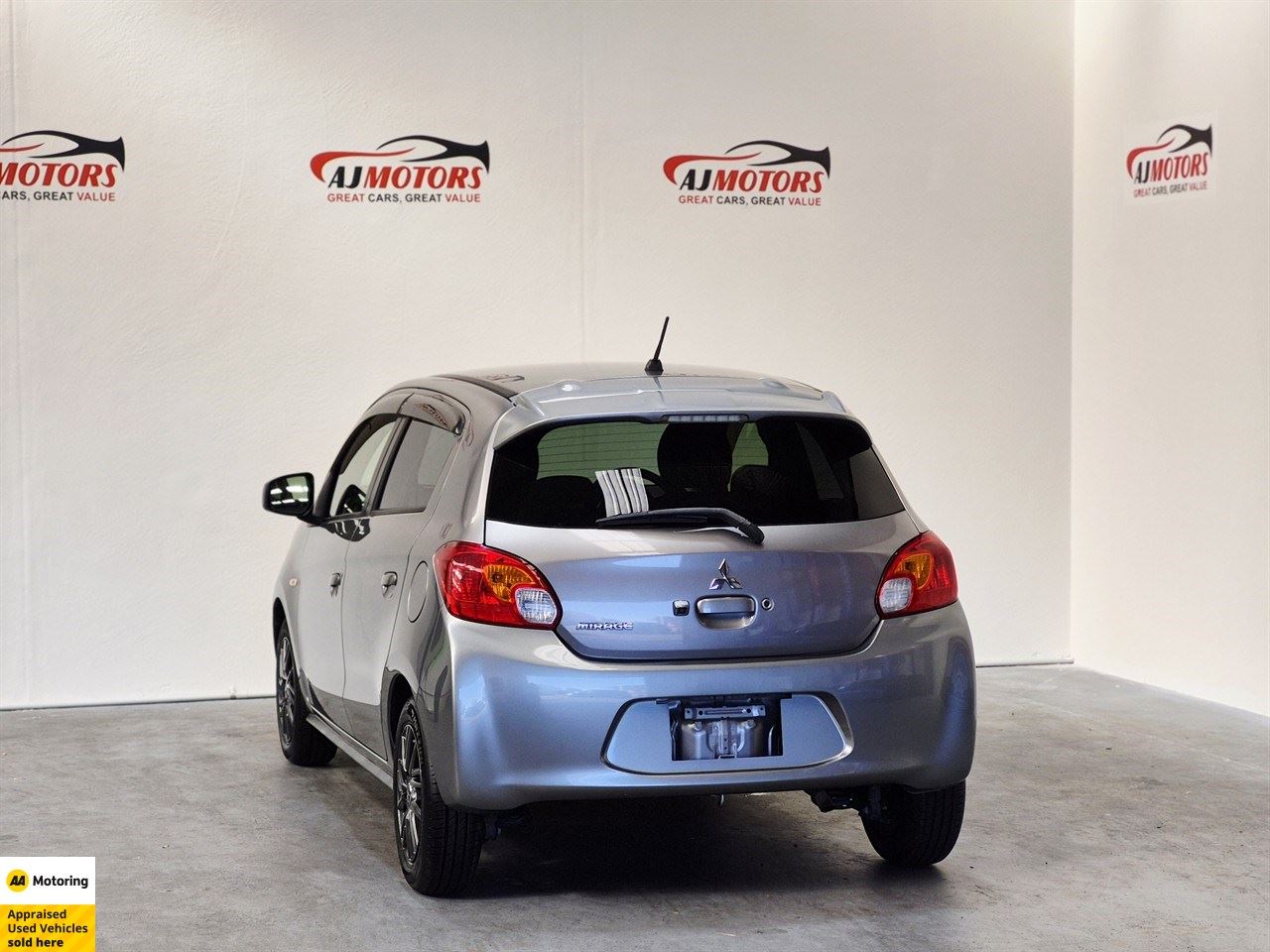 Vehicle image 5
