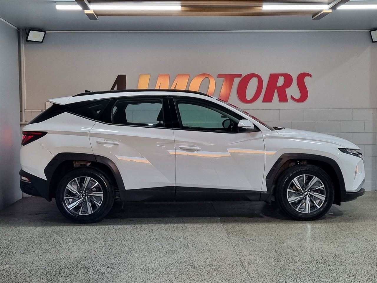 Vehicle image 5