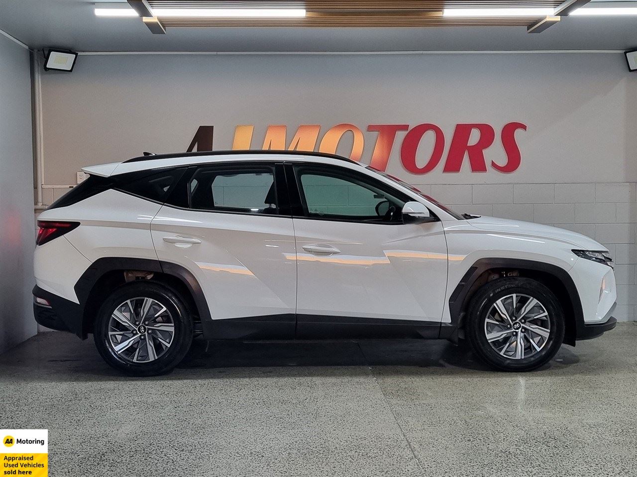 Vehicle image 5