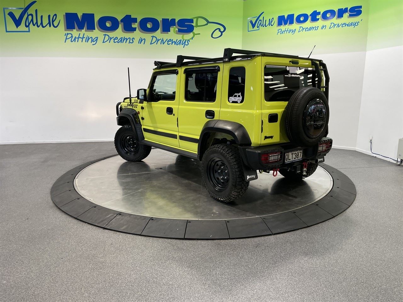Vehicle image 5
