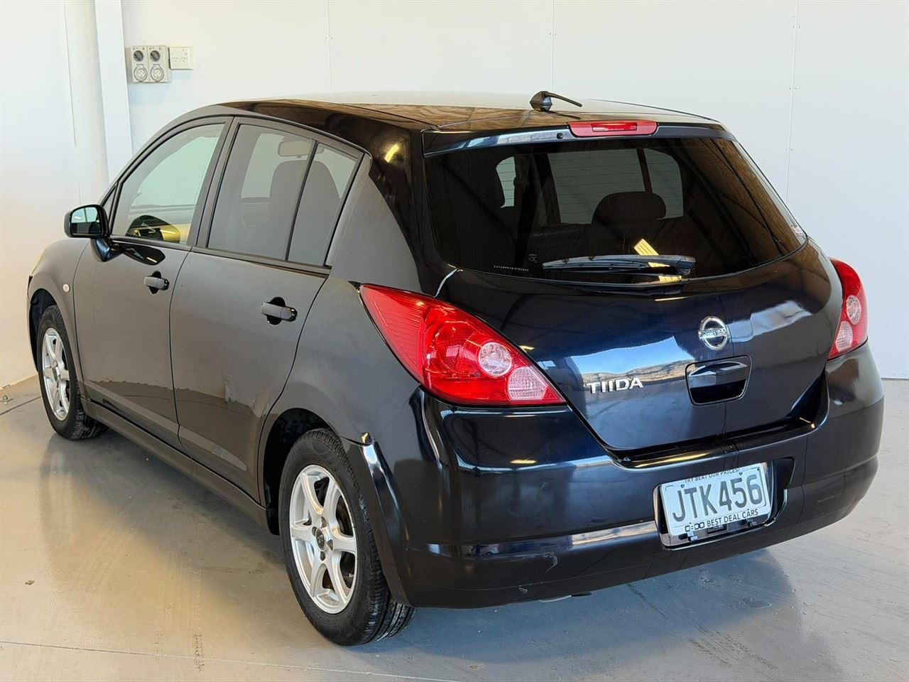 Vehicle image 4