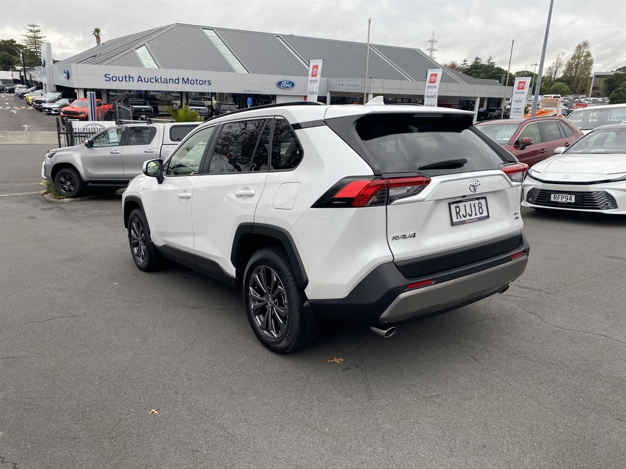 Vehicle image 5