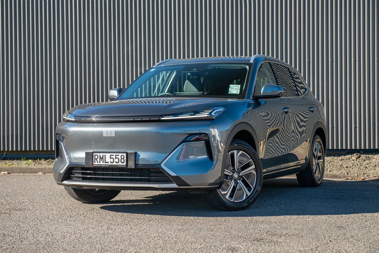 Vehicle image 5