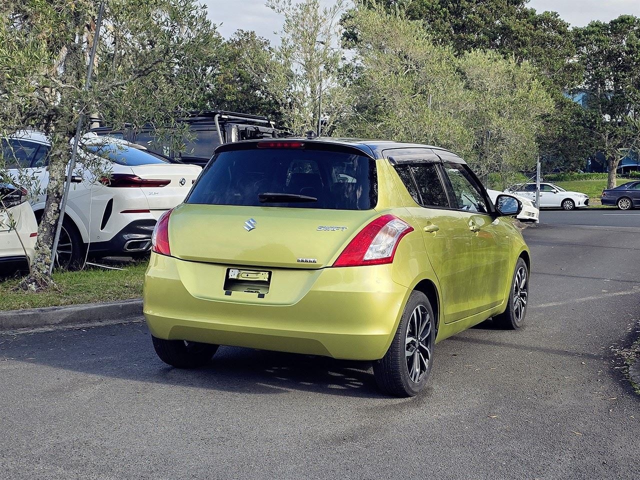 Vehicle image 3